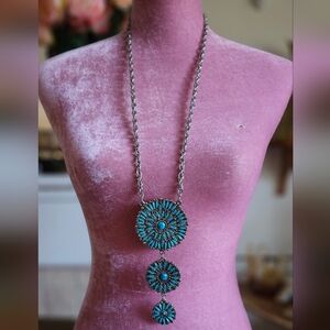 Vintage 70's faux turquoise silver tone pendant necklace.